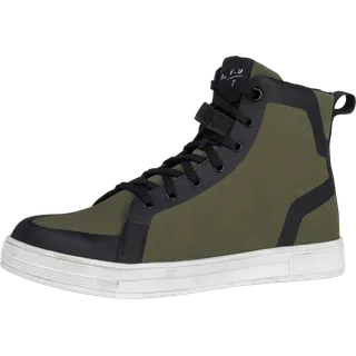 Classic Sneaker Style olive