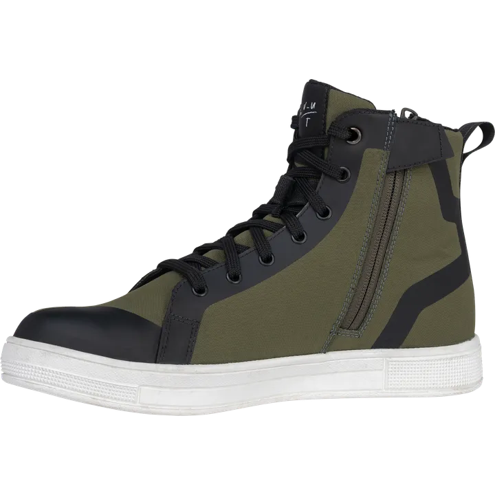Classic Sneaker Style olive
