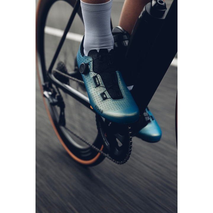 Decos Carbon Shoes irid. leuchtend hellblau